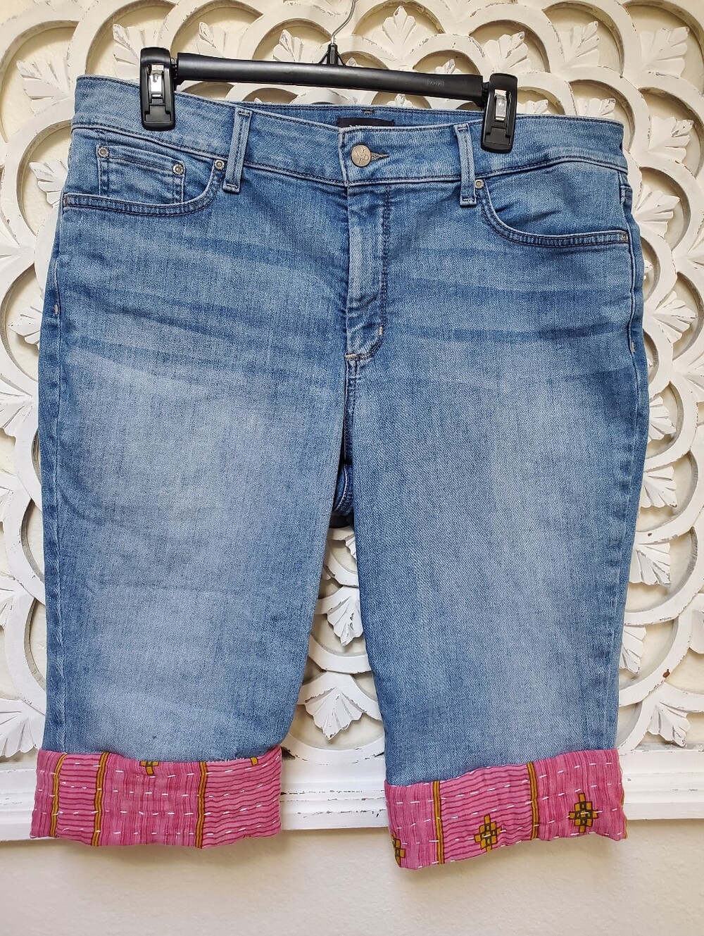 NYDJ Los Angeles Upcycled Denim Capri Stretch Jeans With Kantha Cuffs Size 14